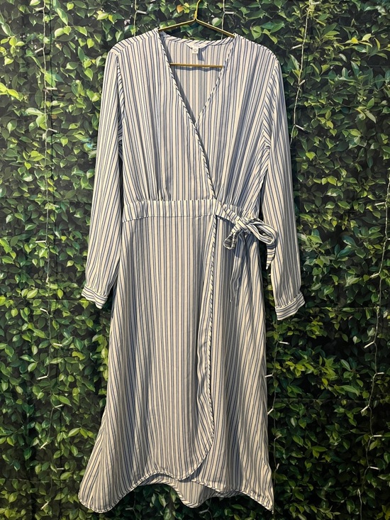 Time and Tru Dresses & Skirts - Time and Tru Blue and White Striped Long Sleeve Wrap Dress